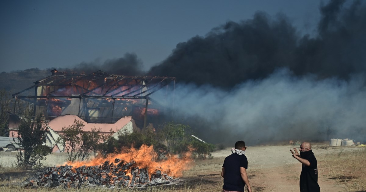 Φωτιά στο Χελιδόνι Αρχαίας Ολυμπίας - Μήνυμα από το 112 για εκκένωση πέντε περιοχών - Πληροφορίες για εγκλωβισμένο άτομο