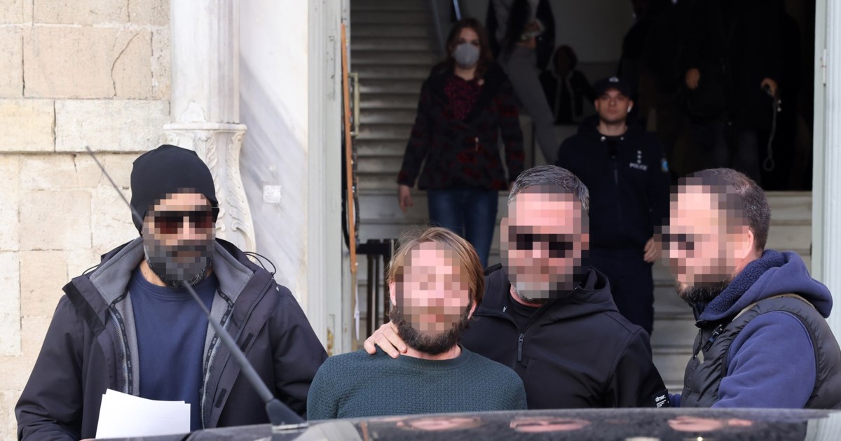 Οδύνη και οργή στην κηδεία της 36χρονης Ράνιας: "Δολοφόνε, πάει το παιδί μου" ούρλιαζε η μητέρα της για τον Γάλλο