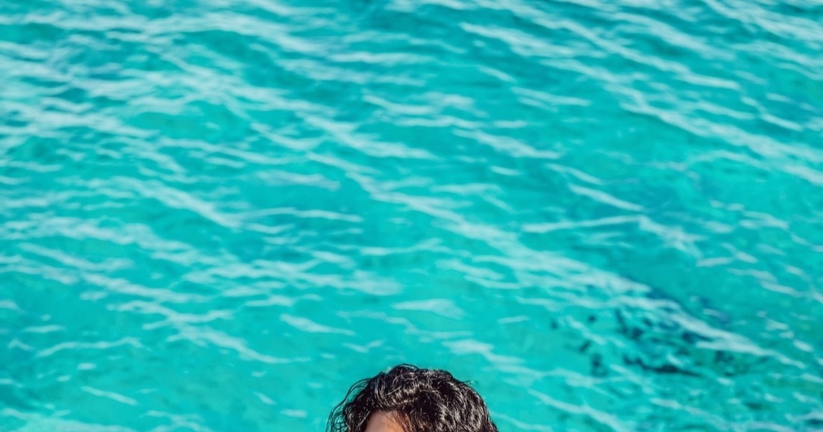 Προτελευταία ημέρα διακοπών για την Ευγενία Σαμαρά: Παιχνίδια με τον ήλιο και την αλμύρα σε "σεληνιακό" τοπίο - εικόνα 8