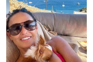 Συνεχίζει τις διακοπές της στην Ελλάδα η Ντέμι Μουρ: Μετά το Αιγαίο επισκέφθηκε το Ιόνιο - Νέες φωτογραφίες από την Κεφαλονιά - εικόνα 3