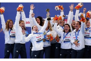 Ο Μητσοτάκης μίλησε με τα "χρυσά" κορίτσια εθνικής ομάδας πόλο: "Μοιράστηκα την υπερηφάνεια και τη χαρά τους"