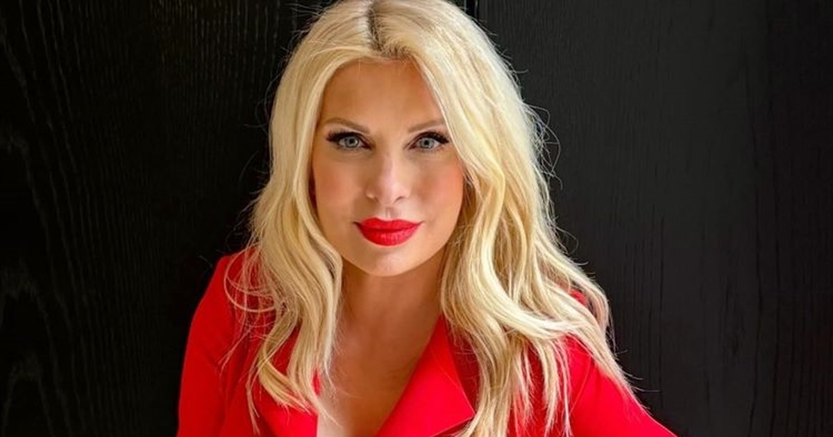 Ελένη Μενεγάκη - Μάκης Παντζόπουλος: Βόλτες με φουσκωτό στην Ιθάκη [βίντεο]