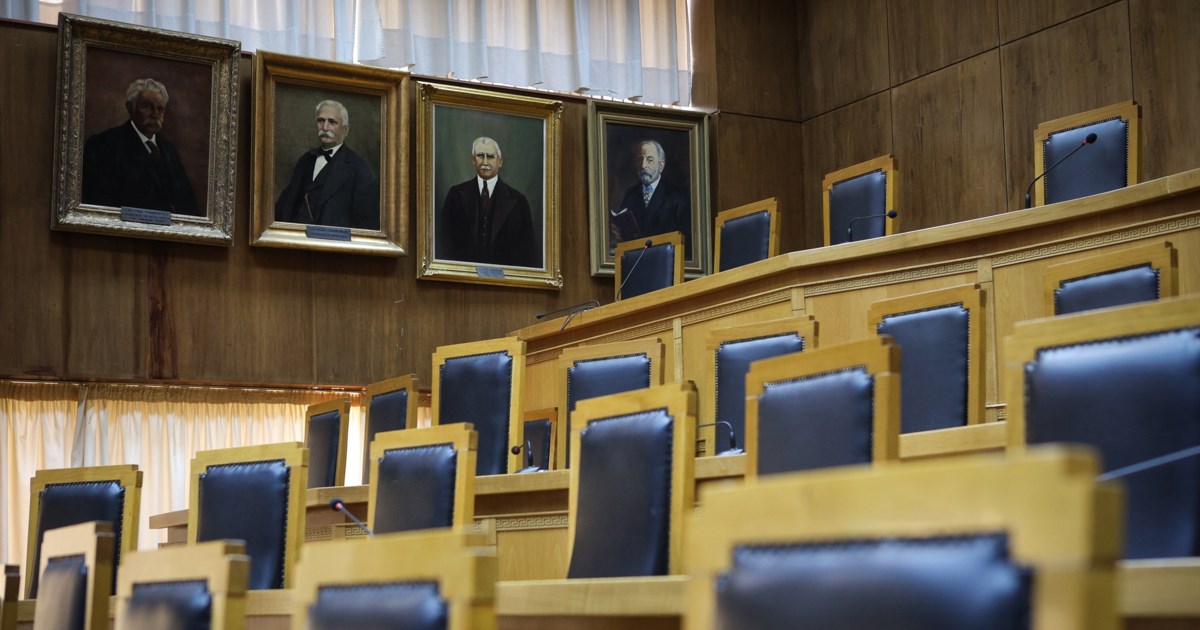 Δημόσιοι υπάλληλοι: Στην Ολομέλεια του ΣτΕ στις 6 Ιουνίου αν θα επανέλθει ή όχι ο 13ος και 14ος μισθός