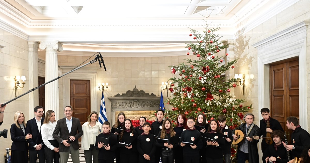 Χριστουγεννιάτικα κάλαντα στον Κωνσταντίνο Τασούλα - εικόνα 3