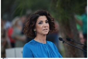 Ντόρα και Αλεξία Μπακογιάννη: Προσωπική δικαίωση η καταδίκη του Στέφανου Χίου για δυσφήμιση και προσβολή μνήμης νεκρού