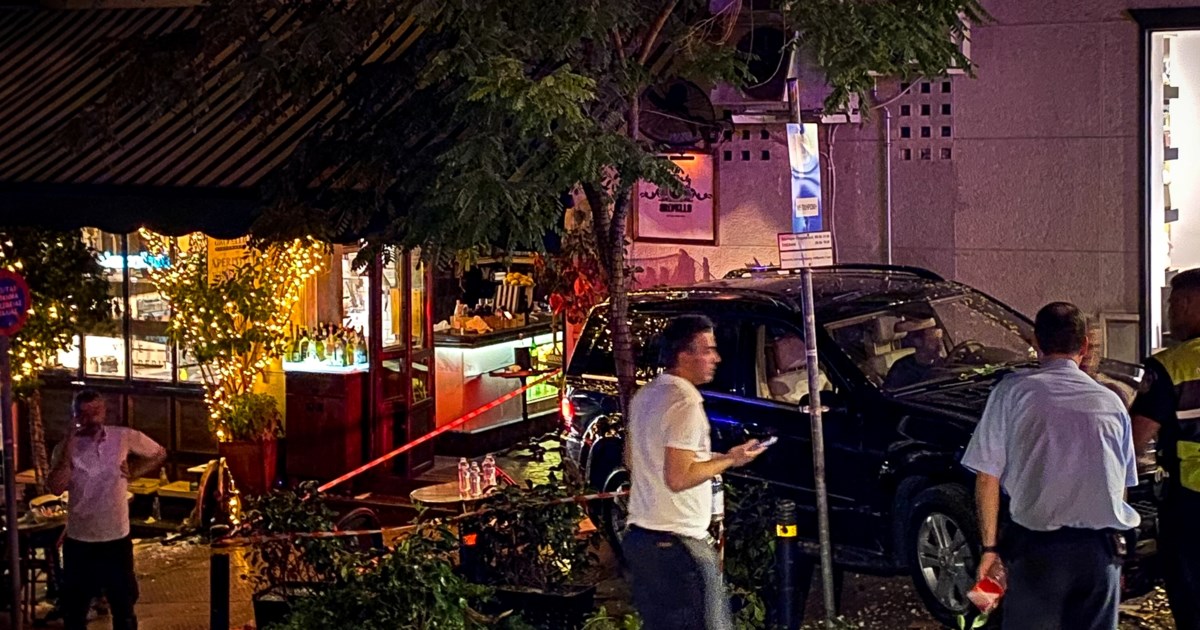 Σοκαριστικό τροχαίο στην Κόρινθο: Αυτοκίνητο ανετράπη και τυλίχθηκε στις φλόγες [βίντεο]