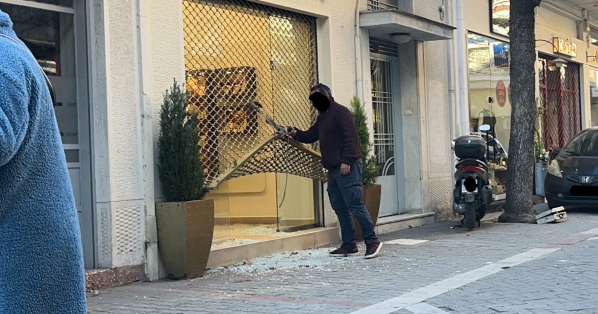 Λάρισα: Η θάλασσα "βγήκε" στη στεριά σε παραλιακό οικισμό -  Πλημύρισαν σπίτια και αυλές [εικόνες - βίντεο] - εικόνα 3