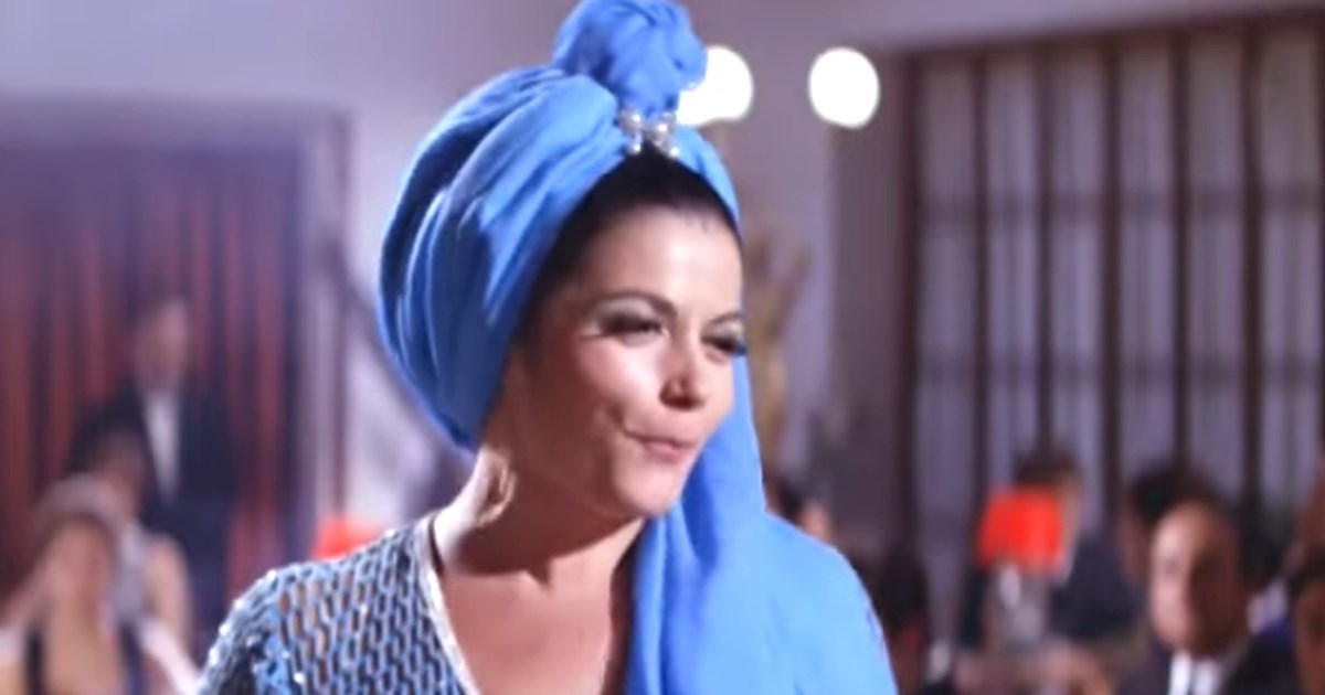 Ζωζώ Σαπουντζάκη: Σπάνια φωτογραφία με την οικογένειά της - "Η μητέρα μου ήταν μάνατζερ καταπληκτική, εκείνη ανέβαζε το κασέ μου"