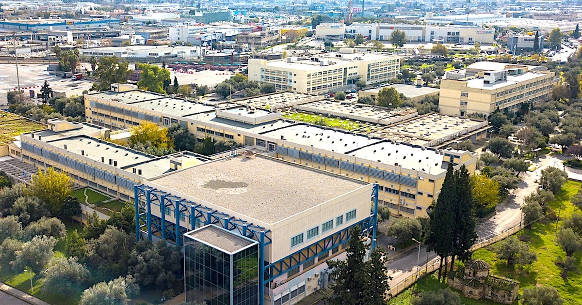 Άγρια επεισόδια και στο ΠΑΔΑ: Περίπου 10 άτομα επιτέθηκαν με κράνη, μαχαίρια και βαριοπούλες σε φοιτητές