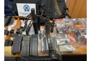 Η γιάφκα στο Μενίδι ήταν... σούπερ μάρκετ όπλων και εκρηκτικών - Άφαντος ο κλειδοκράτορας - εικόνα 2