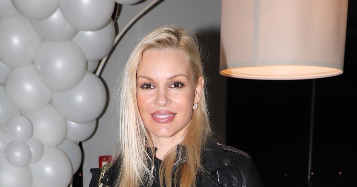 Στον έκτο μήνα της εγκυμοσύνης της η Βίκυ Κάβουρα - Γυμνάζεται και δείχνει τη φουσκωμένη κοιλίτσα της [φωτογραφίες]