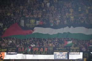 Ξανά συνθήματα για την Παλαιστίνη από τους οπαδούς της ΑΕΚ - Έβαλαν μουσική στη διαπασών οι Ισραηλινοί για να τα καλύψουν