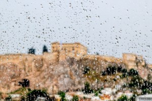 Γιώργος Τσατραφύλλιας: Θερμικές καταιγίδες και βαρομετρικό χαμηλό θα χτυπήσουν τη χώρα φέρνοντας "μίνι φθινόπωρο"