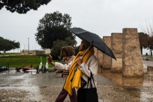 Τσατραφύλλιας: Τσικνοπέμπτη με βροχές και καταιγίδες - Πού θα πέσει το περισσότερο νερό, τι καιρό θα κάνει στην Αττική