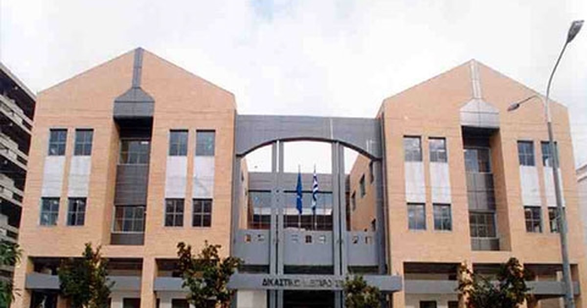 Ελασσόνα: Χειροπέδες σε 12χρονο για ασέλγεια σε 14χρονη – Συνελήφθησαν και οι γονείς του