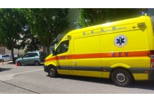 Γλυφάδα: Η στιγμή που αστυνομικοί της ΔΙΑΣ σώζουν τη ζωή άνδρα που έχει υποστεί έμφραγμα στη μέση του δρόμου - εικόνα 4