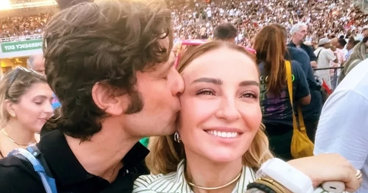 Στο εξοχικό της Ρούλας Ρέβη & του Αποστόλη Τότσικα στην Τήνο: Το boho καθιστικό με την κυκλαδίτικη αισθητική