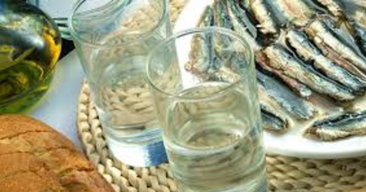 Ηράκλειο: Σε κρίσιμη κατάσταση οι 5 που ήπιαν καυστικό υγρό αντί για τσικουδιά - Με εγκαύματα σε οισοφάγο και στομάχι