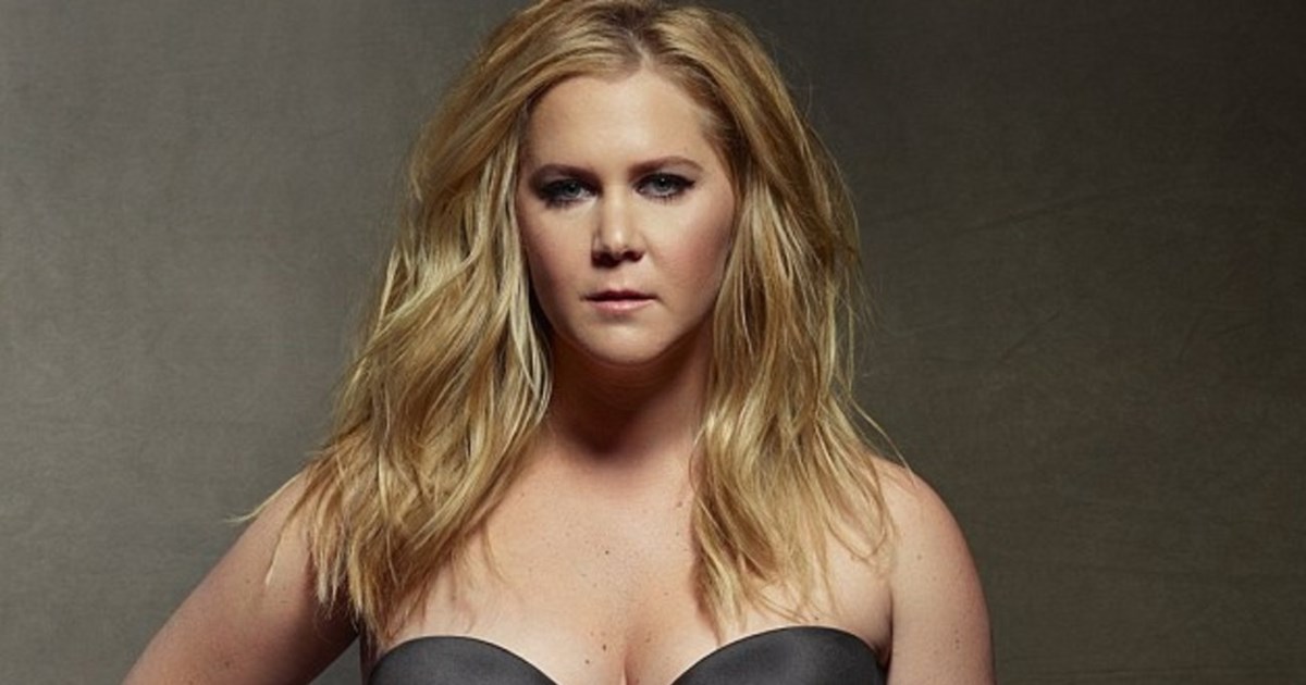 "Έχω ενδομητρίωση": Η απάντηση της Έιμι Σούμερ στα κακεντρεχή σχόλια για το "πρησμένο πρόσωπό της"