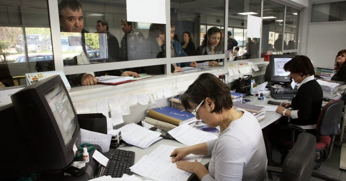 Τέλος επιτηδεύματος: Για ποιους καταργείται, ποιοι θα συνεχίσουν να πληρώνουν έως 1.000 ευρώ