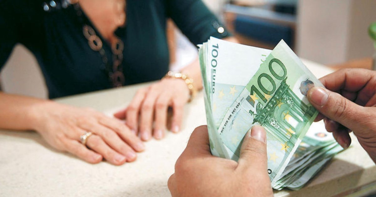 Οι έξι τραπεζικές χρεώσεις που από σήμερα ή μειώνονται ή καταργούνται - Από πληρωμή λογαριασμών έως ανάληψη χρημάτων