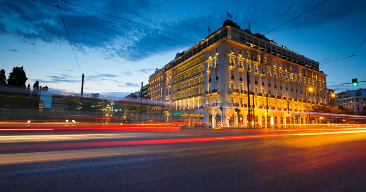 Γιατί ο Τραμπ και οι αναρατάξεις στη Σερβία επηρεάζουν τα ξενοδοχεία - Πόσο κοστίζει ένα δωμάτιο στο "Μεγάλη Βρετανία"