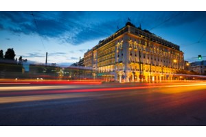 Γιατί ο Τραμπ και οι αναρατάξεις στη Σερβία επηρεάζουν τα ξενοδοχεία - Πόσο κοστίζει ένα δωμάτιο στο "Μεγάλη Βρετανία"