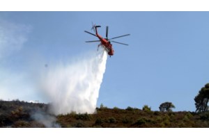 Φωτιά στο Νεοχώρι Αργολίδας: Σηκώθηκαν πυροσβεστικά αεροσκάφη