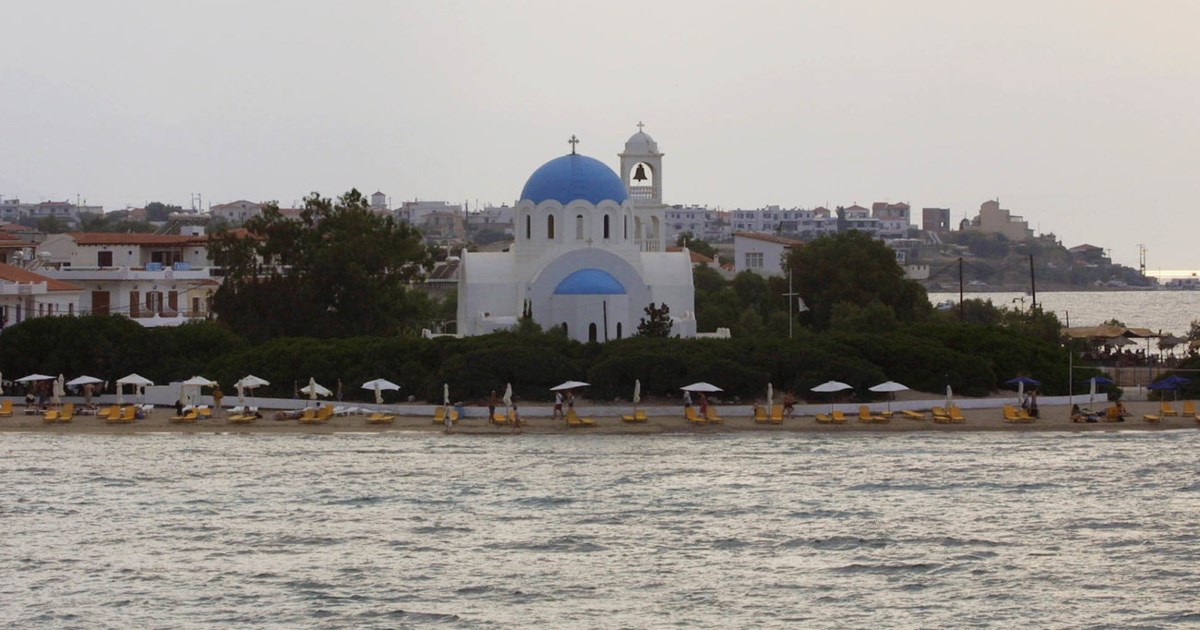 Αγκίστρι: Δύο άνδρες έριχναν πράσινα λύματα εργοταξίου σε αυλάκι που καταλήγει στη θάλασσα
