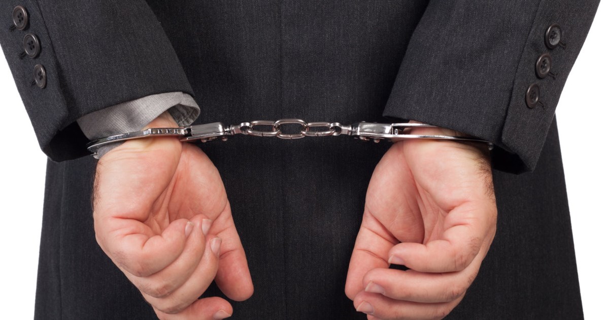 Χειροπέδες σε αξιωματικό της ΕΛΑΣ - Για υπεξαίρεση άνω των 120.000 ευρώ και απάτη σε βάρος του Δημοσίου