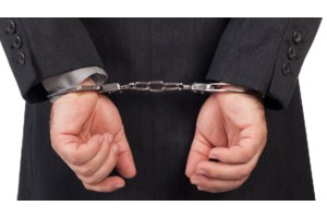 Χειροπέδες σε αξιωματικό της ΕΛΑΣ - Για υπεξαίρεση άνω των 120.000 ευρώ και απάτη σε βάρος του Δημοσίου