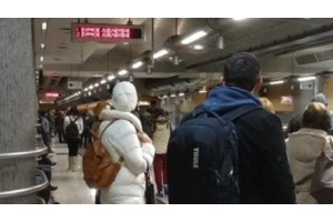 Νεκρός ο άνδρας που έπεσε στις γραμμές του μετρό στην Εθνική Άμυνα - Αποκαταστάθηκε η κυκλοφορία