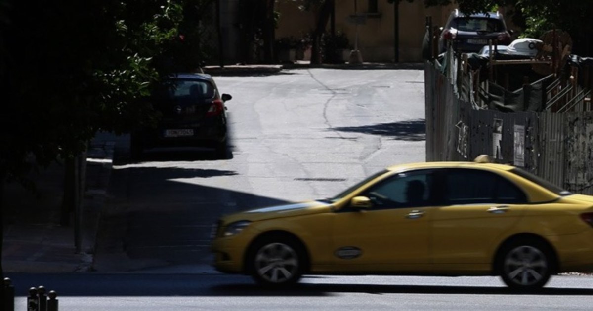 Χαϊδάρι: Χειροπέδες στον ληστή που οδήγησε στον θάνατο οδηγό ταξί- Τον έπιασε η κάμερα να μετράει τα χρήματα  [βίντεο] - εικόνα 2