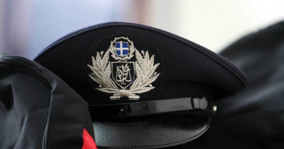 Βούλα: Συνελήφθη αστυνομικός που οδηγούσε κλεμμένο αυτοκίνητο χωρίς πινακίδες