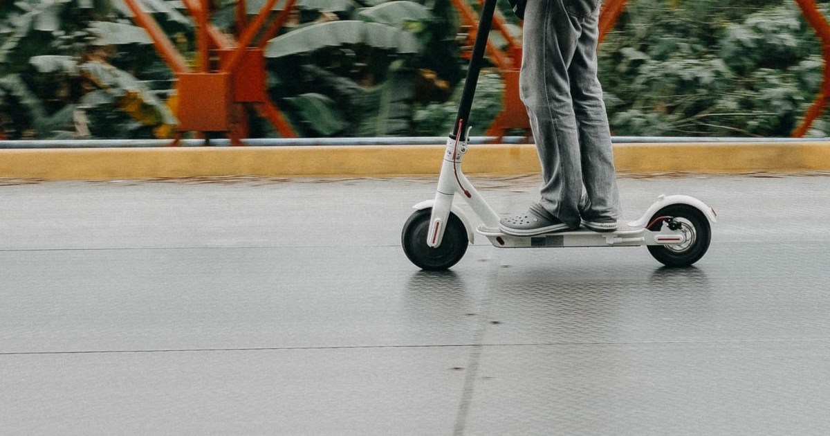 Μπαίνουν κανόνες στην κυκλοφορία των ηλεκτρικών πατινιών στην Αθήνα - Συνάντηση Δούκα με τις εταιρείες