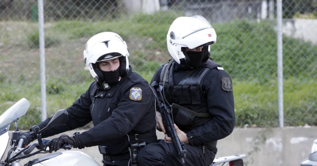Θεσσαλονίκη: Στο νοσοκομείο δύο αστυνομικοί μετά από σύγκρουση αυτοκινήτου με μηχανή της ΔΙΑΣ