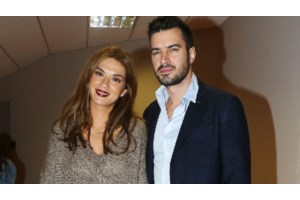 Εύα Τσιμιτσέλη: Ποζάρει με τη μαμά της στη γιορτή λήξης του σχολείου της - Το πανέμορφο κορίτσι με τα πολύ μακριά μαλλιά - εικόνα 8