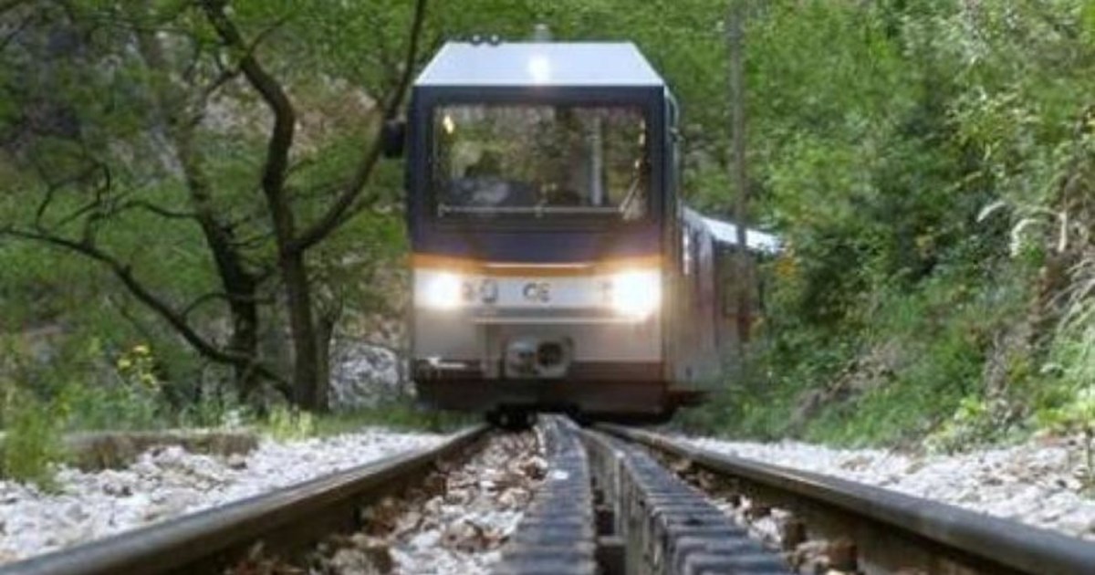 Καλάβρυτα: Απίστευτη ταλαιπωρία για 38 επιβάτες του Οδοντωτού που ακινητοποιήθηκε - Καρέ-καρέ η επιχείρηση απεγκλωβισμού - εικόνα 7