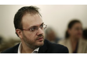 Φαραντούρης: Το συνεχιζόμενο σπιράλ απαξίωσης οδηγεί χαμηλά τον ΣΥΡΙΖΑ - Μου προξενεί αλλεργία κάθε νέο επεισόδιο