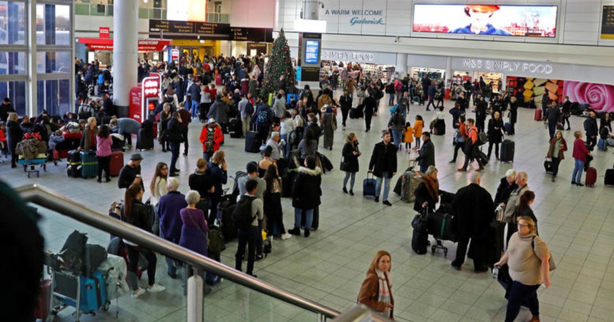 Λονδίνο: Πυροτεχνικοί της αστυνομίας στο Γκάτγουικ - Γιατί εκκενώθηκε τμήμα του αεροδρομίου