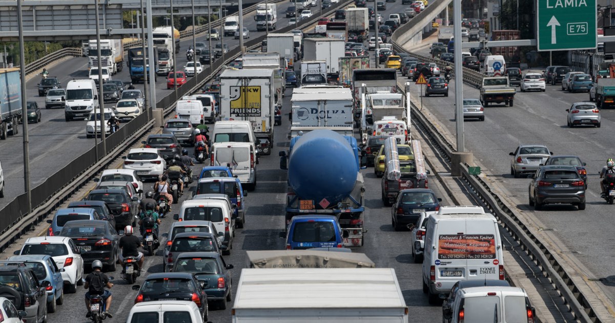 Κηφισός: Νεκρός ο οδηγός μηχανής από καραμπόλα τριών οχημάτων- Συγκρούστηκαν φορτηγό, ΙΧ και μηχανή - εικόνα 4