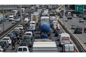 Κηφισός: Νεκρός ο οδηγός μηχανής από καραμπόλα τριών οχημάτων- Συγκρούστηκαν φορτηγό, ΙΧ και μηχανή - εικόνα 4