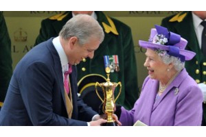 Αφέθηκε ελεύθερος ο πρίγκιπας Άντριου: Οι πρώτες φωτογραφίες τον δείχνουν σε κατάσταση σοκ - εικόνα 3