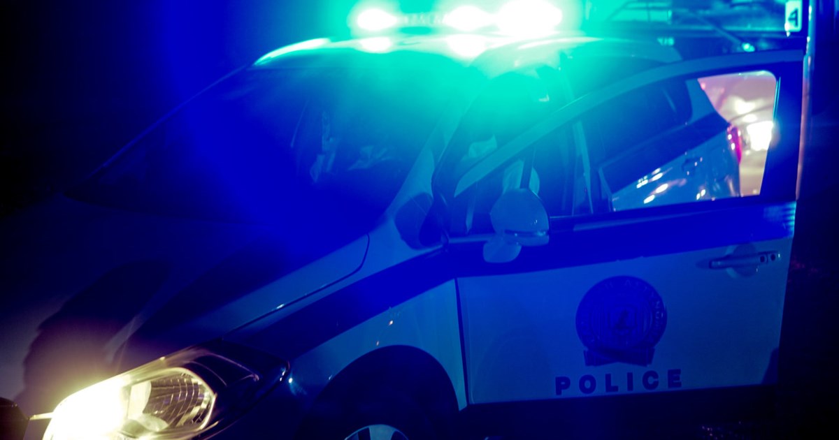 Απίστευτες σκηνές στον Άγιο Παντελεήμονα: Συμμορίες παίζουν ξύλο με ρόπαλα, οι κάτοικοι ρίχνουν κουβάδες με νερό για να σταματήσουν - εικόνα 2