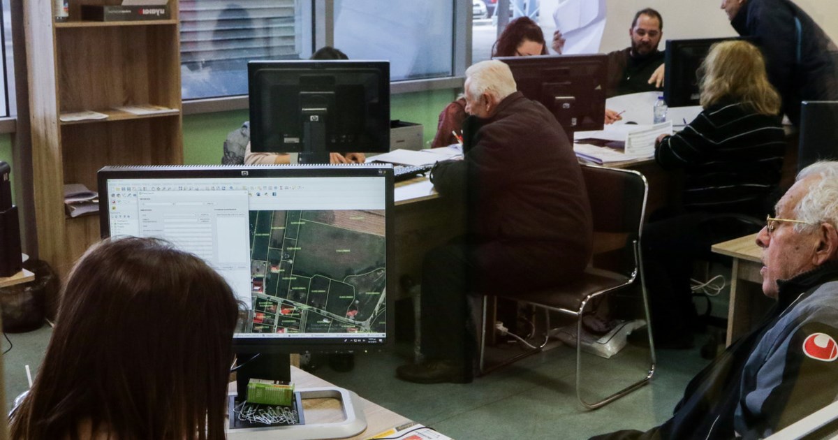 Κύκλωμα σε κτηματολογικά γραφεία: Στη φυλακή τρεις από τους εννιά κατηγορούμενους -Ανάμεσά τους και η Ουκρανή αρχηγός