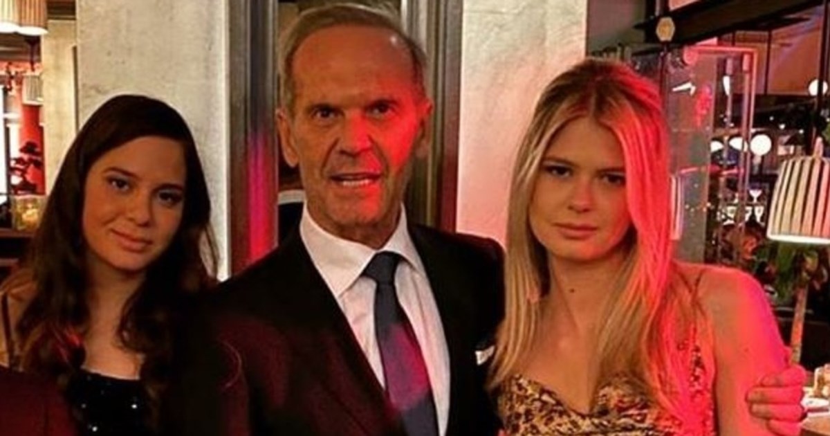 Συγκινητικό: Νηπιαγωγός παντρεύτηκε και είχε παρανυφάκια και τα 20 παιδιά από την τάξη της [βίντεο]