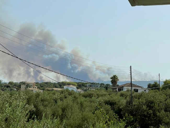 Πέρασε μέσα από σπίτια η φωτιά στο Βασιλίτσι Μεσσηνίας - Νέο μέτωπο στην περιοχή Βλαχόπουλο [εικόνες-βίντεο]