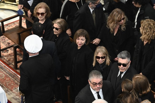 Η Δάφνη Σημίτη με τις δύο κόρες της