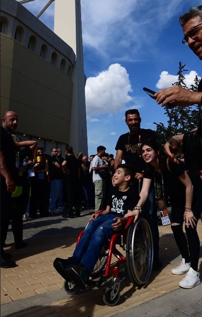 Conference League: Έφτασε στην OPAP Arena ο μικρός Γιαννάκης - Η πρόβλεψη για το αποτέλεσμα του τελικού [βίντεο]