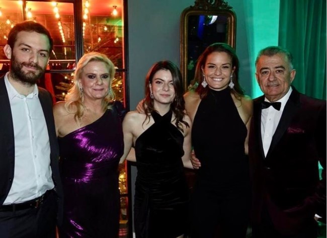 ΟΙΚΟΓΕΝΕΙΑ